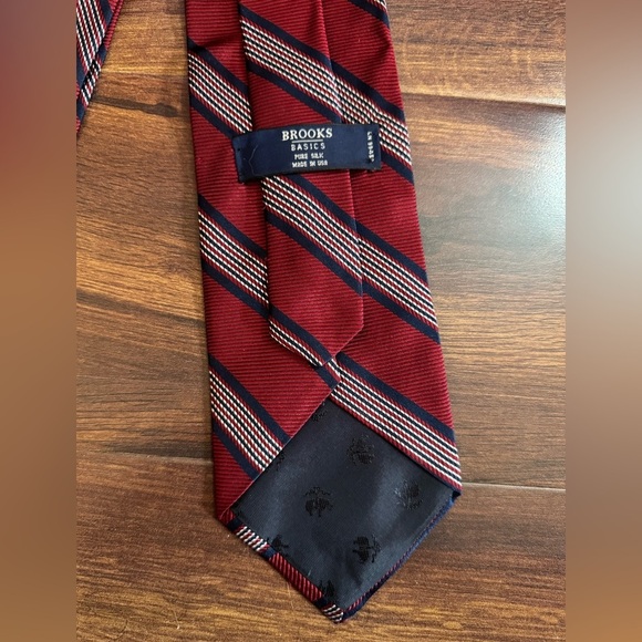 BROOKS BROTHERS Pure Silk Red and Blue Striped Men's Tie - Picture 4 of 8